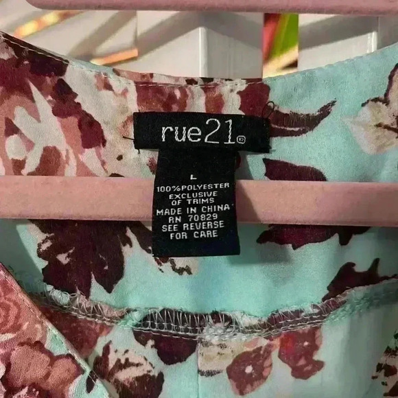 Cute summer top - Picture 2 of 3